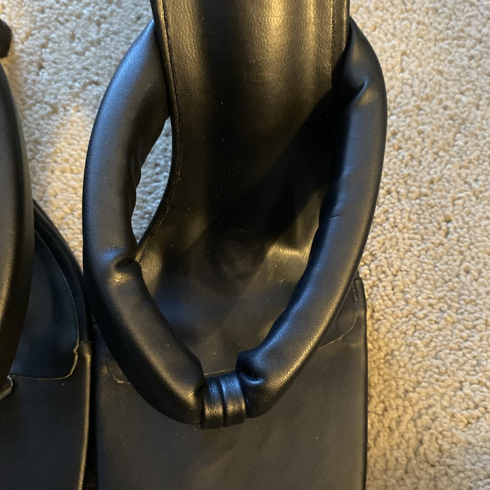 NWOT PRETTY LITTLE THING BLACK GAUX LEATHER PADDED TOE THONG MID HEELED MULES 3 - Picture 4 of 15
